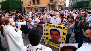Familiares de desaparecidos escuchan misa en Guanajuato