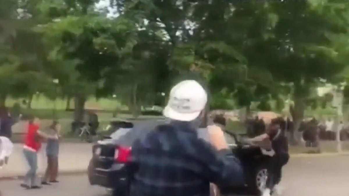 Sentencian a mujer que atropelló a manifestante durante protestas por la muerte de George Floyd - Vimarsana News