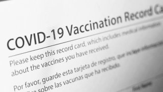 Lista: lugares en Arizona que requerirán tarjetas de vacunación o una prueba negativa