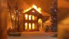 Fuerte incendio en una casa de Lakewood deja a una mujer sin vida y la propiedad arrasada por las llamas