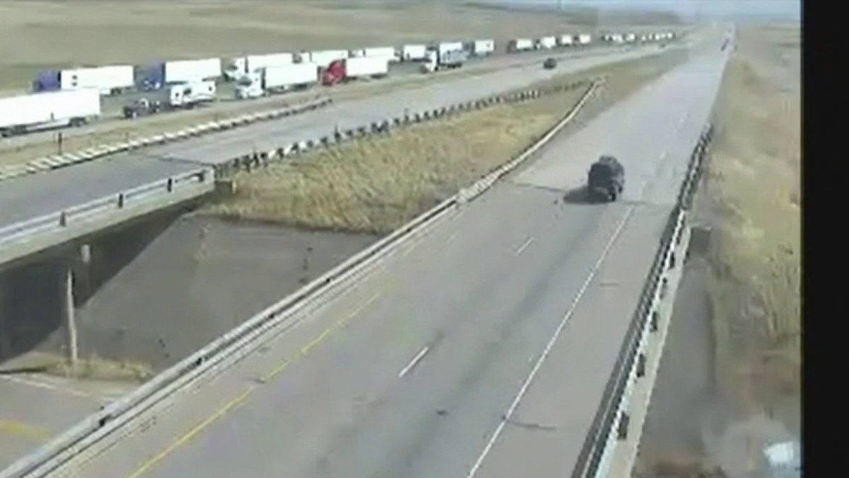 Ráfagas de hasta 116 mph cientos de camiones detenidos en Colorado por