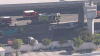 Autobús se vuelca tras chocar con un camión cerca del aeropuerto de Los Ángeles