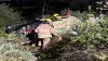 Difícil rescate: conductor pierde el control y termina volcado en un arroyo de Colorado Springs