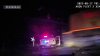 En video: tren impacta a patrulla policial estacionada en las vías con una mujer esposada adentro