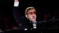 El cantautor Elton John culmina su gira de despedida en la Casa Blanca