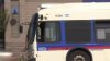 Hombre armado con un cuchillo en un autobús de RTD muere baleado por la policía de Aurora