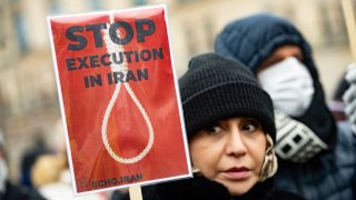 Las protestas contra las ejecuciones de manifestantes en Irán se han extendido en todo el mundo, como en Berlín.