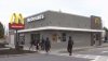 Estudiante sufre sobredosis en baño de un McDonald’s y un compañero lo salva con Narcan