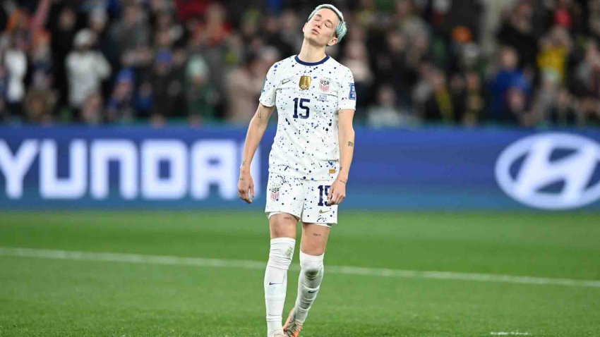 Megan Rapinoe de Estados Unidos reacciona tras fallar un penal ante Suecia en los octavos de final del Mundial de Australia y Nueva Zelanda en el Estadio Rectangular de Melbourne (Australia), este 6 de agosto de 2023. EFE/EPA/James Ross