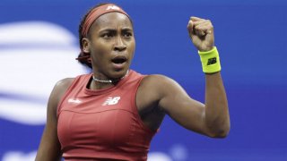 Coco Gauff celebra uno de sus tantos en el partido contra Aryna Sabalanke, el sábado en la final del US Open en Nueva York.