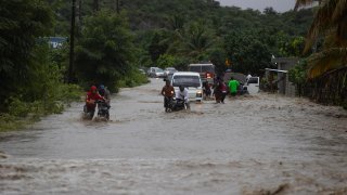 Las lluvias dejan un desaparecido y cientos de desplazados en República Dominicana