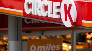 Circle K ofrece gasolina con descuento.