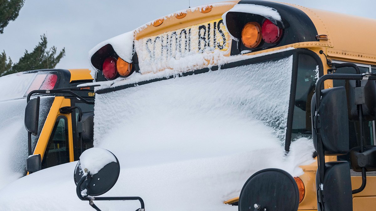 distritos escolares suspenden clases por fuertes nevadas Telemundo Denver