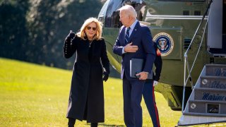 Joe Biden junto a la primera dama Jill Biden