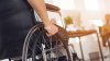 Presentan demanda: estudiante en silla de ruedas cae por una rampa y se fractura dos piernas