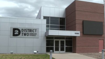 Distrito escolar 2 de Colorado Springs pide a padres inmigrantes más transparencia