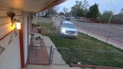 Carro se estrella contra una casa de Colorado Springs