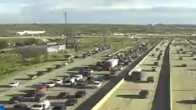 Señal de tránsito caída provoca demoras en I-25