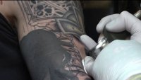 ¿Tienes tatuajes? Investigadores dicen que podrían desarrollar cáncer del sistema linfático