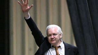 Julian Assange, fundador de WikiLeaks, llegó a Australia tras recuperar su libertad al declararse culpable ante el gobierno de EEUU.