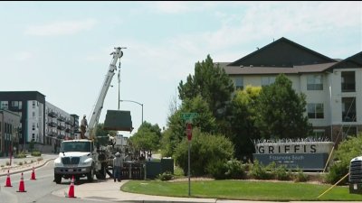 Varios residente de Aurora sin elecctricidad por choque de vehículo contra caja de energía