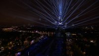 Video: impresionante espectáculo de luces en la Torre Eiffel durante la ceremonia de apertura