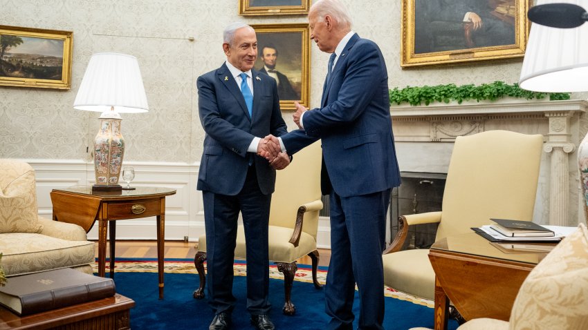 WASHINGTON, DC – JULY 25: U.S. President Joe Biden meets with Israeli Prime Minister Benjamin Netanyahu in the Oval Office at the White House on July 25, 2024 in Washington, DC. Netanyahu’s visit occurs as the Israel-Hamas war reaches nearly ten months. (Photo by Andrew Harnik/Getty Images)