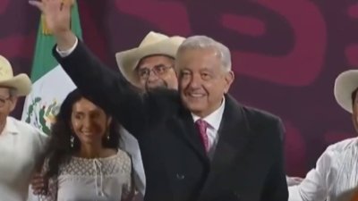 Lágrimas y música: así fue el último día de López Obrador como presidente de México