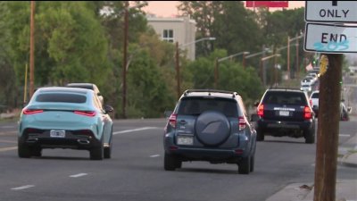 Más de 300 conductores multados en operativo por placas vencidas en Denver