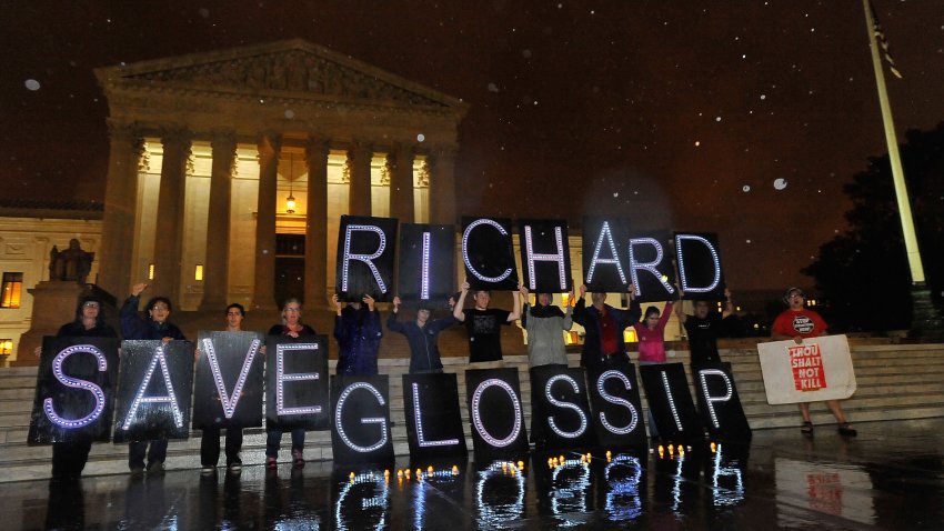 WASHINGTON, DC – SEPTEMBER 29:  Anti-death penalty activists, including members of MoveOn.org and other advocay groups rally outside the U.S. Supreme Court in a final attempt to prevent the execution of Oklahoma inmate Richard Glossip on September 29, 2015 in Washington, DC.  Legal experts, death penalty opponents, and hundreds of thousands of ordinary Americans have fought tirelessly to prevent the execution of Glossip.  (Photo by Larry French/Getty Images for MoveOn.org)
