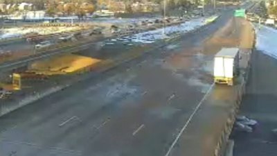 Accidente con materiales peligrosos cierra por completo la I-225 en la avenida Iliff