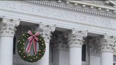 Cientos de personas sin hogar en Denver celebran la Navidad y reciben donaciones