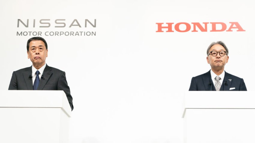 TOKYO, JAPAN – DECEMBER 23: Nissan Motor CEO Makoto Uchida (L) and Honda Motor CEO Toshihiro Mibe (R) attend a joint press conference on December 23, 2024, in Tokyo, Japan. Nissan and Honda announced they have begun merger negotiations, aiming to create the world’s third-largest automotive group to compete with rival EV manufacturers such as China’s BYD and the US-based Tesla.   (Photo by Tomohiro Ohsumi/Getty Images)