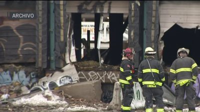 Bombero herido durante incendio en un almacén en Denver