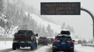 Pronostican mucho tráfico en el corredor montañoso de la I-70 en Colorado.