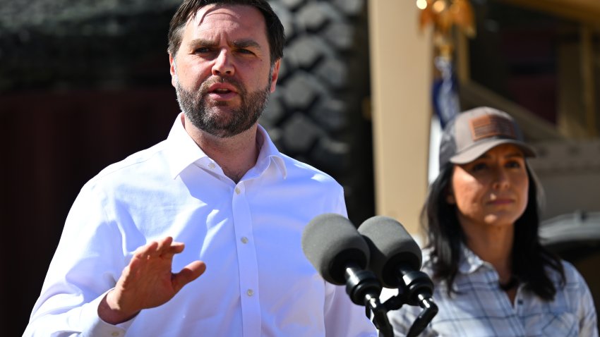 Vance visita la frontera entre EEUU y México para resaltar medidas migratorias