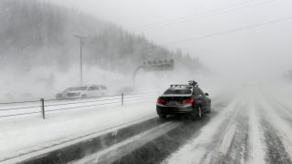 La tormenta de nieve está afectando el tránsito en Colorado.