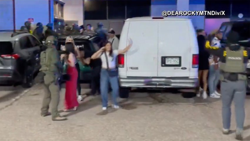 Redada en club nocturno: arrestan a más de 100 inmigrantes indocumentados en Colorado