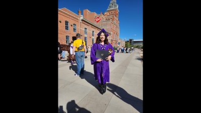 Estudiantes Destacados: Estudiante hispana de Denver se gradúa con dos diplomas