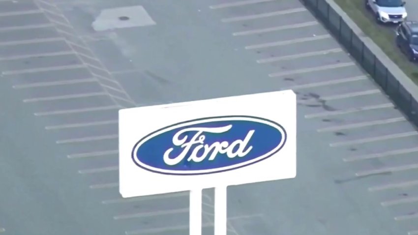 Ford llama a revisión cerca de 1 millón de autos por falla en cámara trasera