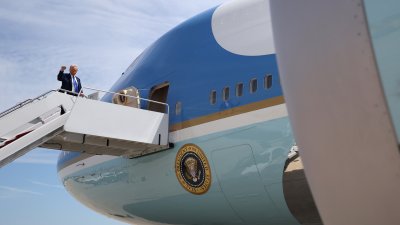 Trump visita Catar en medio de controversia por supuesto regalo de lujoso avión