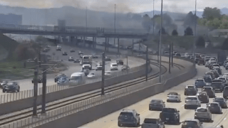 El humo del incendio forestal, en Aurora.