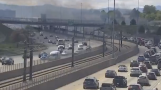 El humo del incendio forestal, en Aurora.