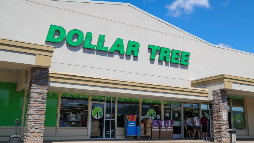 BLOOMSBURG, ESTADOS UNIDOS — 18 de agosto de 2022: Vista exterior de una tienda Dollar Tree cerca de Bloomsburg. (Foto de Paul Weaver/SOPA Images/LightRocket vía Getty Images)