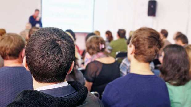 Estudiantes latinos menos preparados para la universidad
