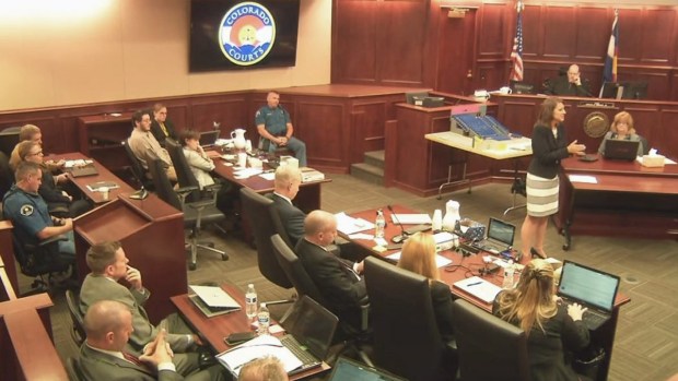 Defensa pide clemencia para James Holmes
