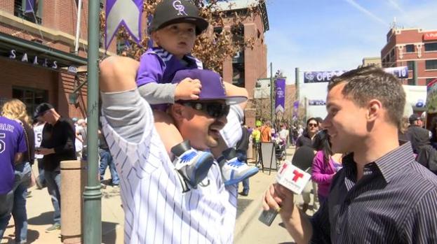 Fanáticos de los Rockies festejan el incio de temporada