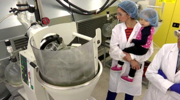 Niña mexicana encuentra una esperanza de vida en el cannabis