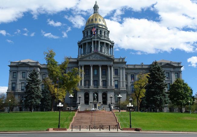 Reportan tiroteo cerca del capitolio en Colorado